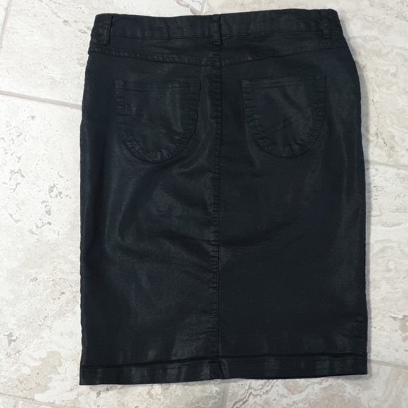 Skirt - Picture 2 of 2